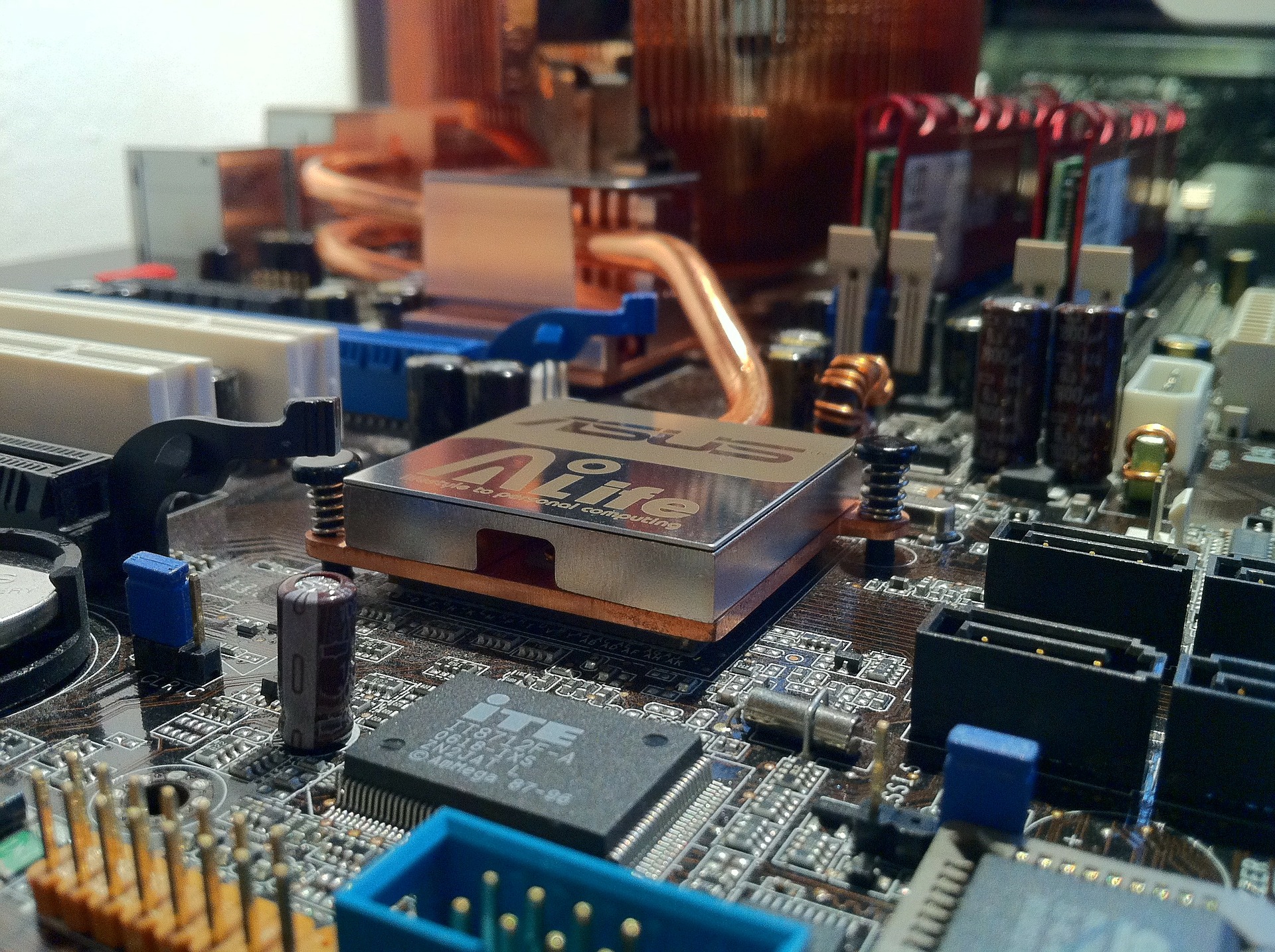 motherboard-232515_1920