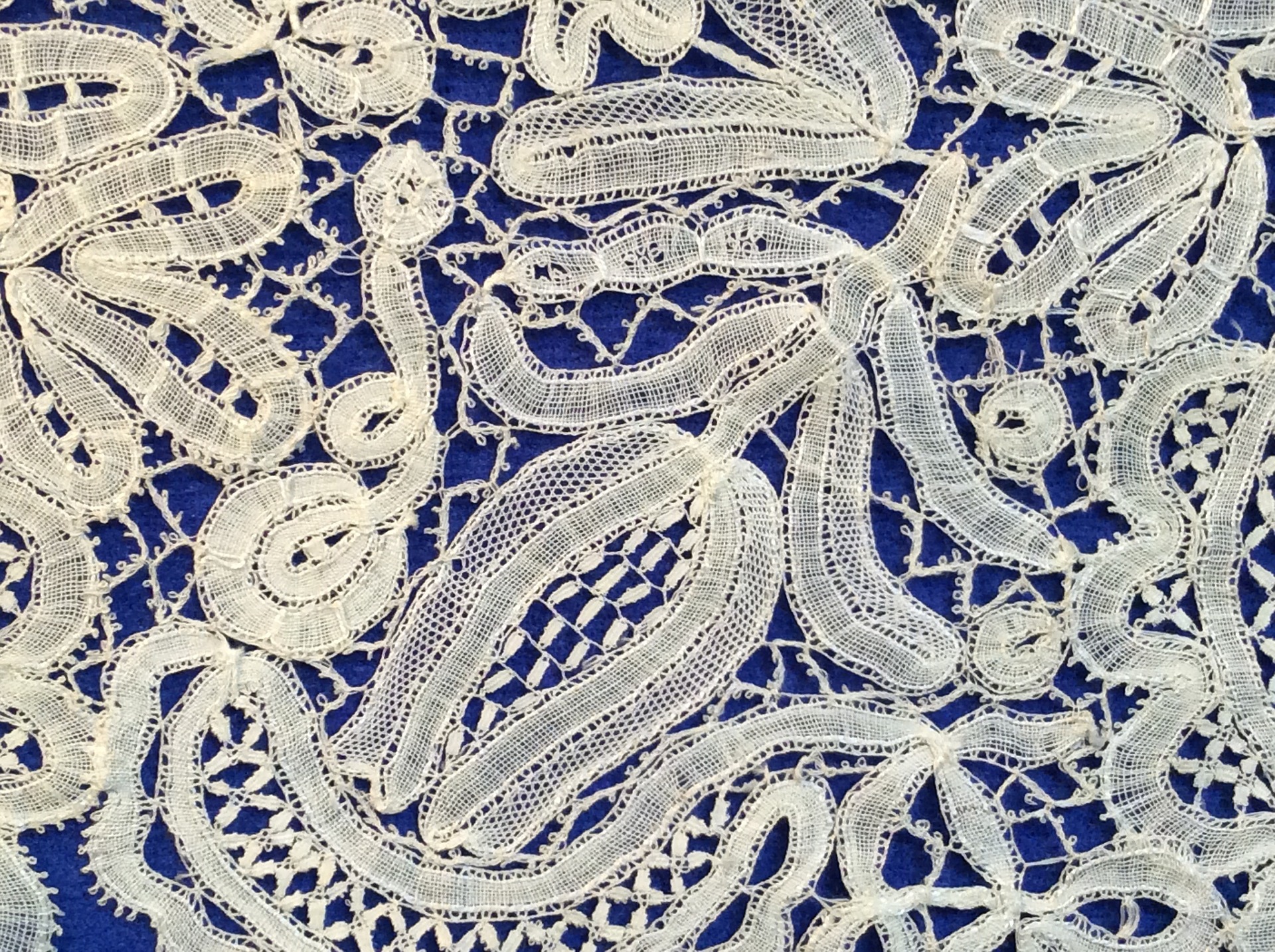 antique-honiton-lace-1182740_1920