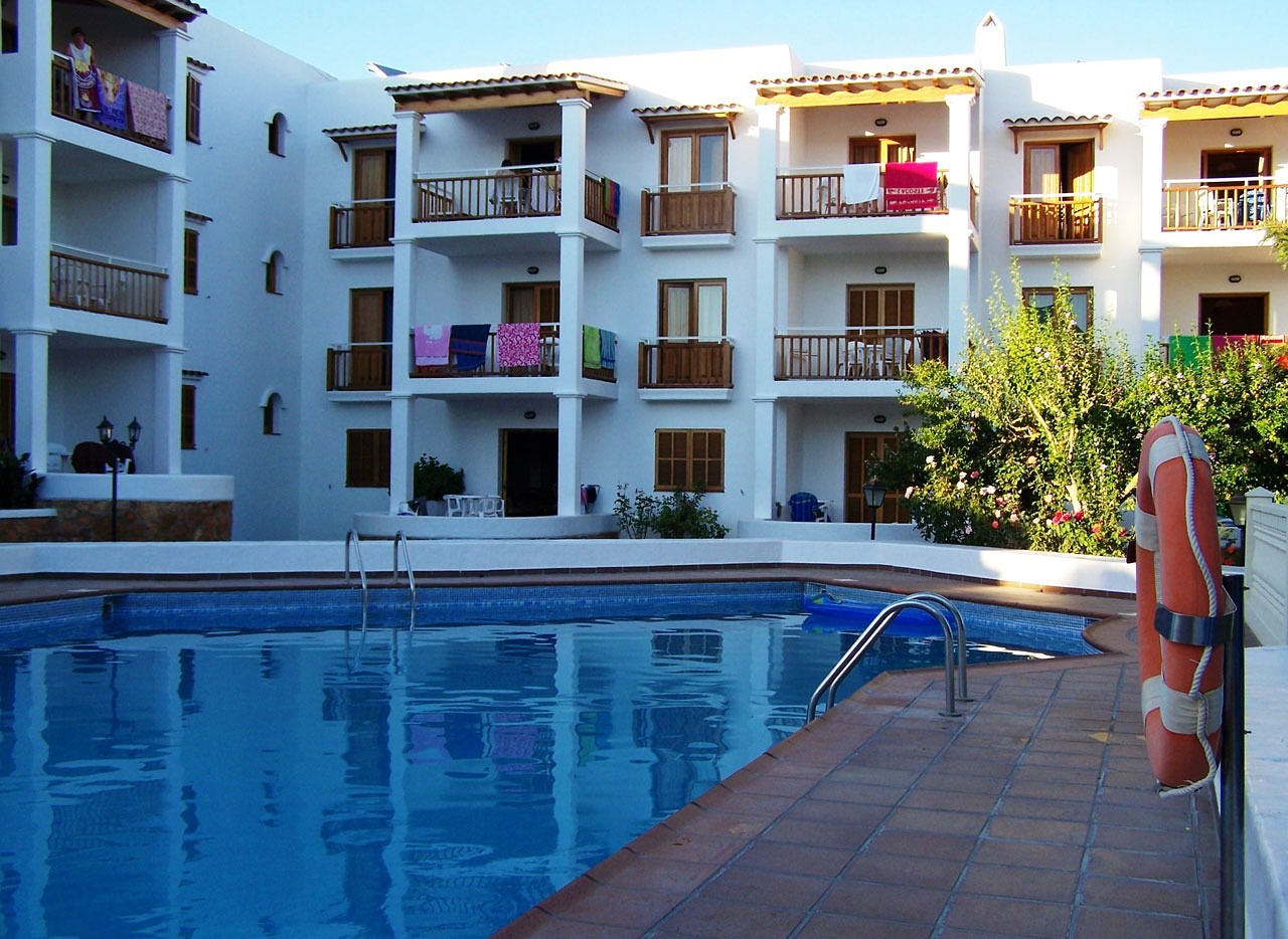 apartments-14082_1280