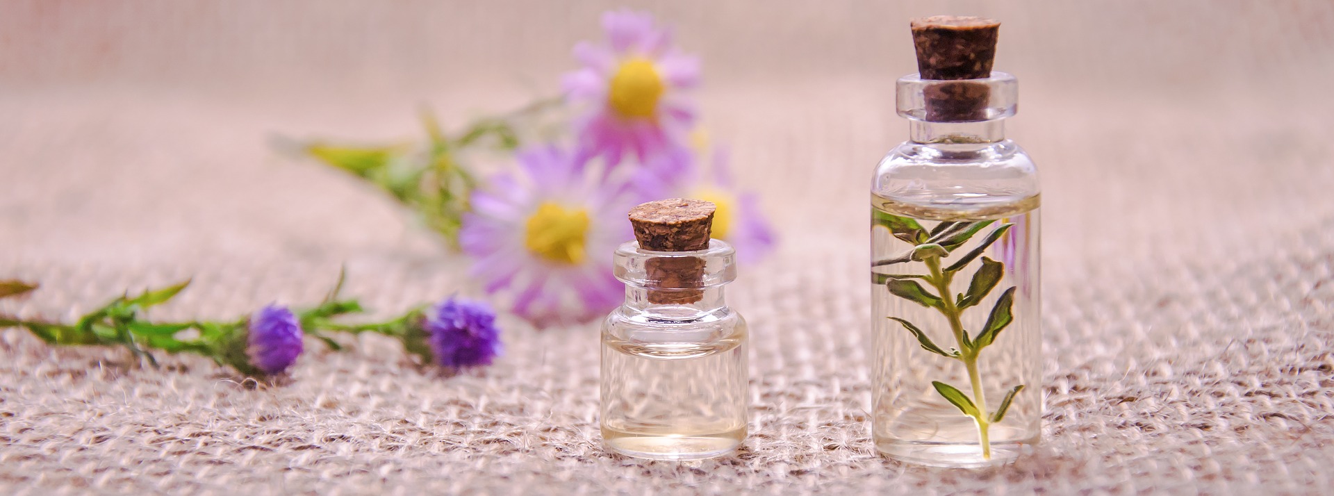 essential-oils-3084952_1920 (1)