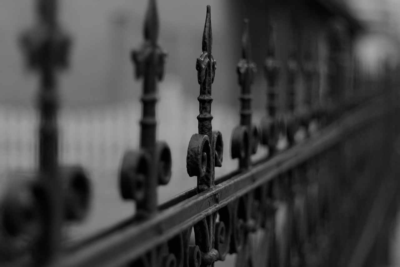 fence-77940_1280