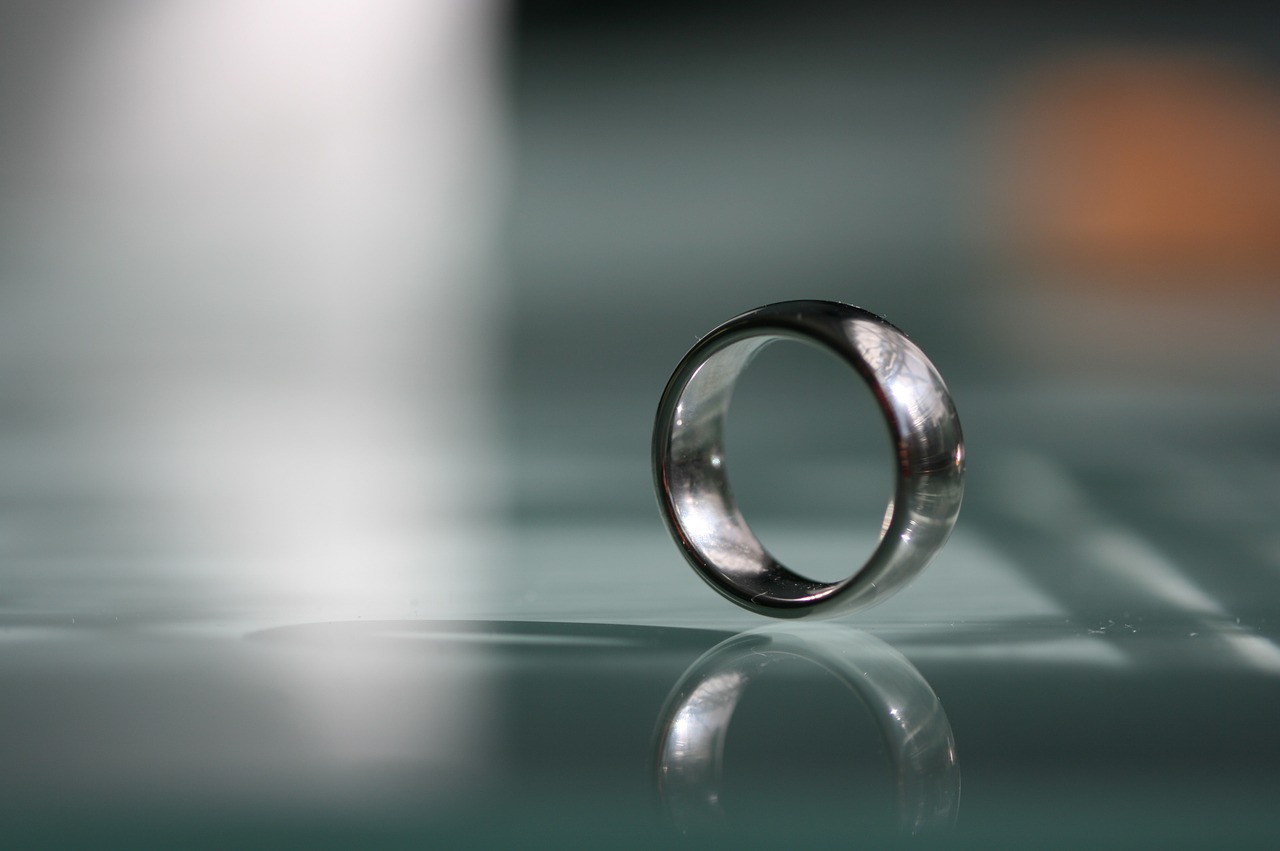 wedding-ring-2541888_1280