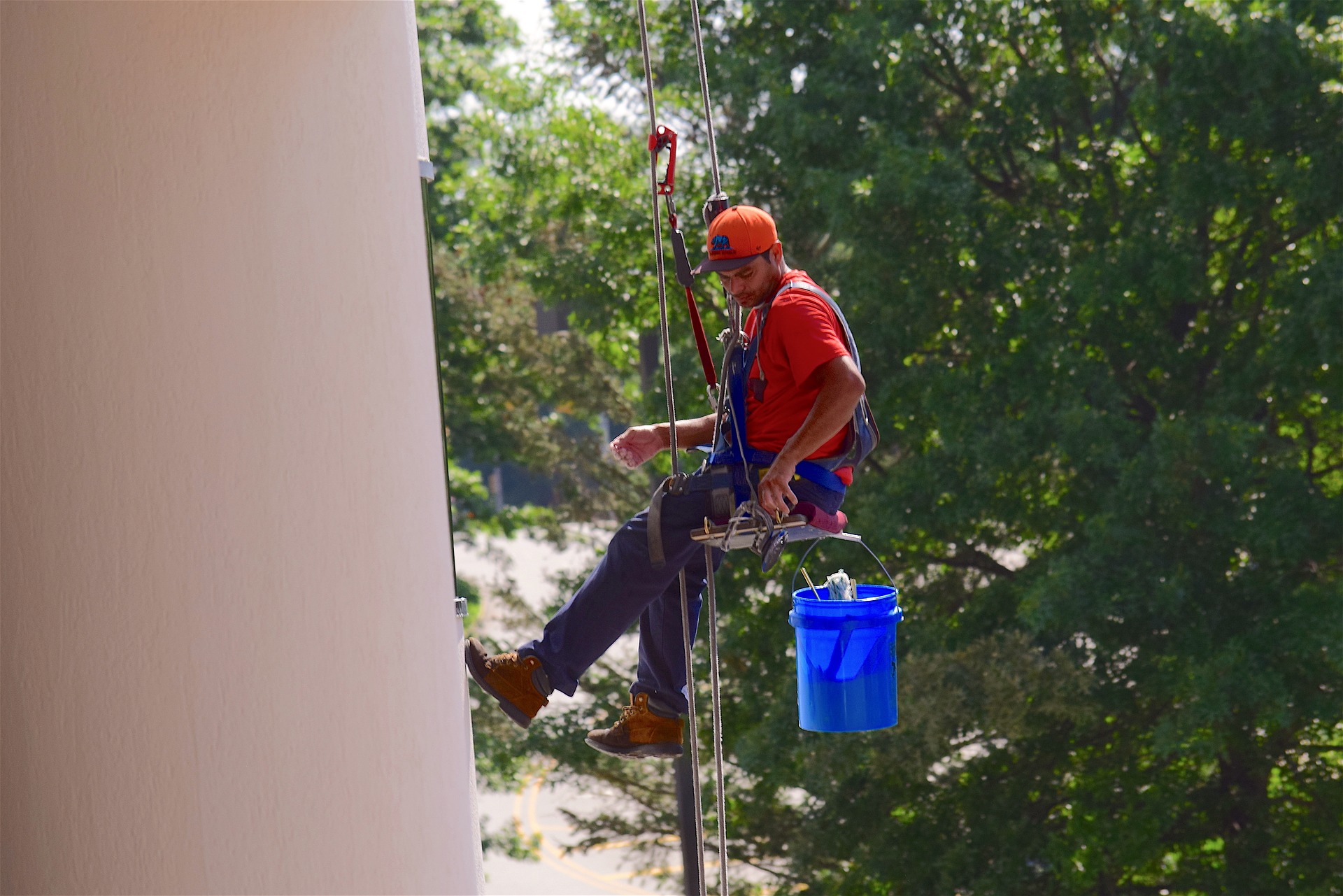 window-washer-2688434_1920