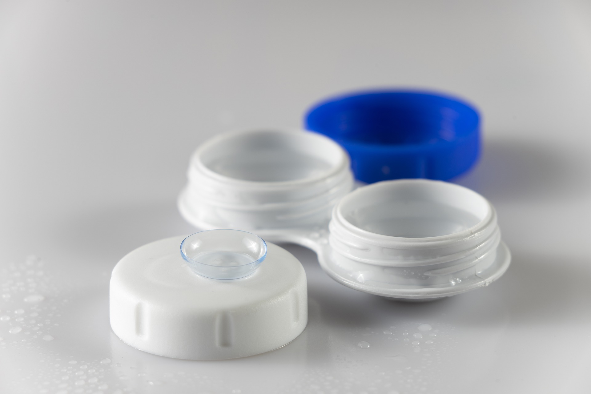 contact-lenses-4792983_1920