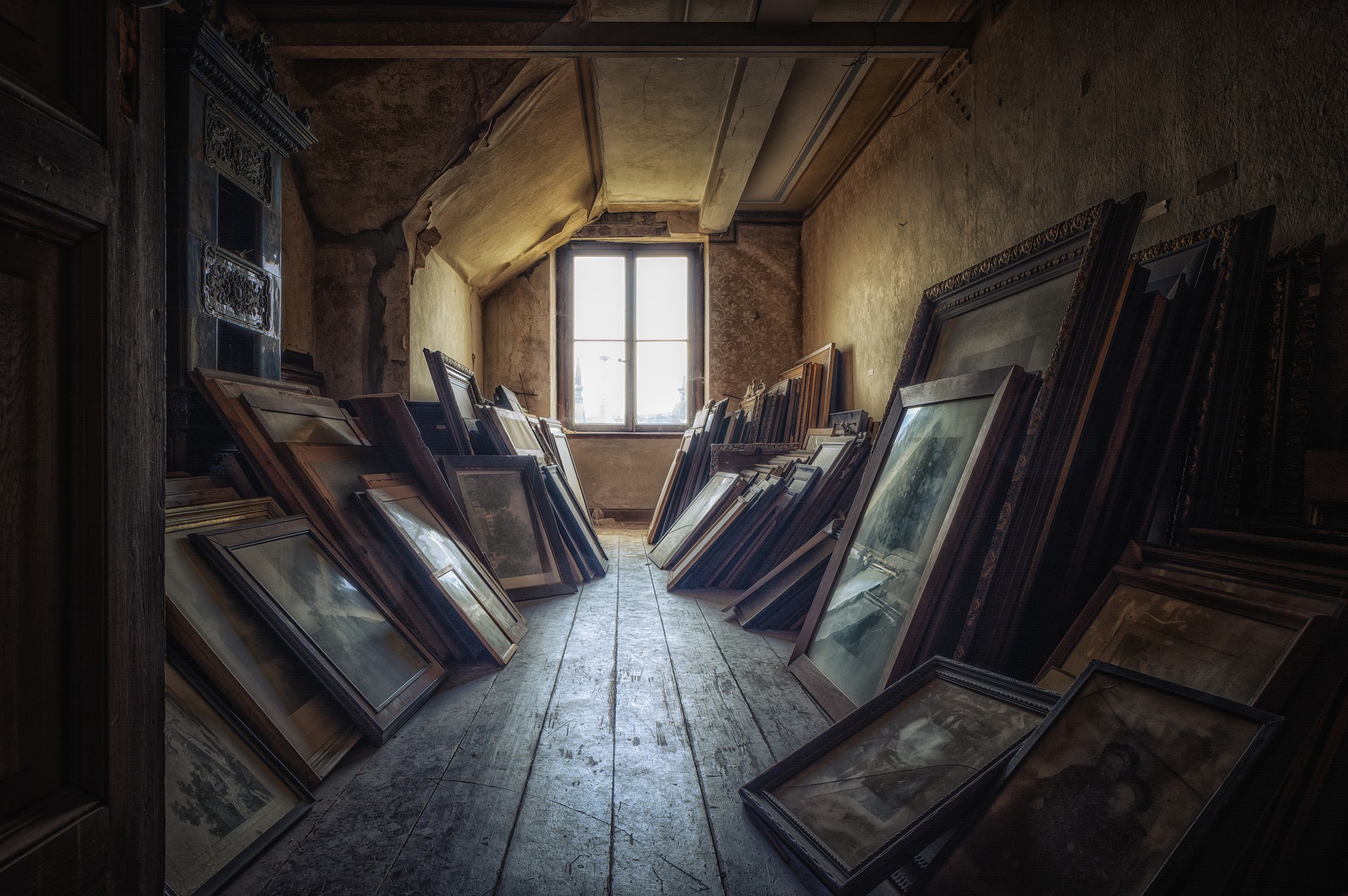 attic-5684674_1920