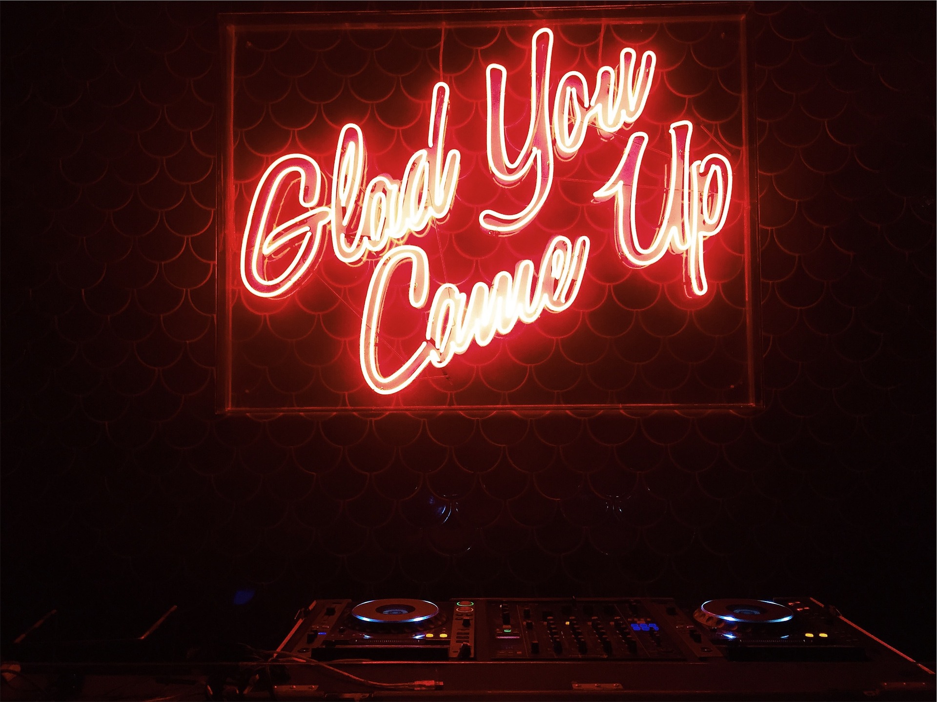 nightclub-2625757_1920
