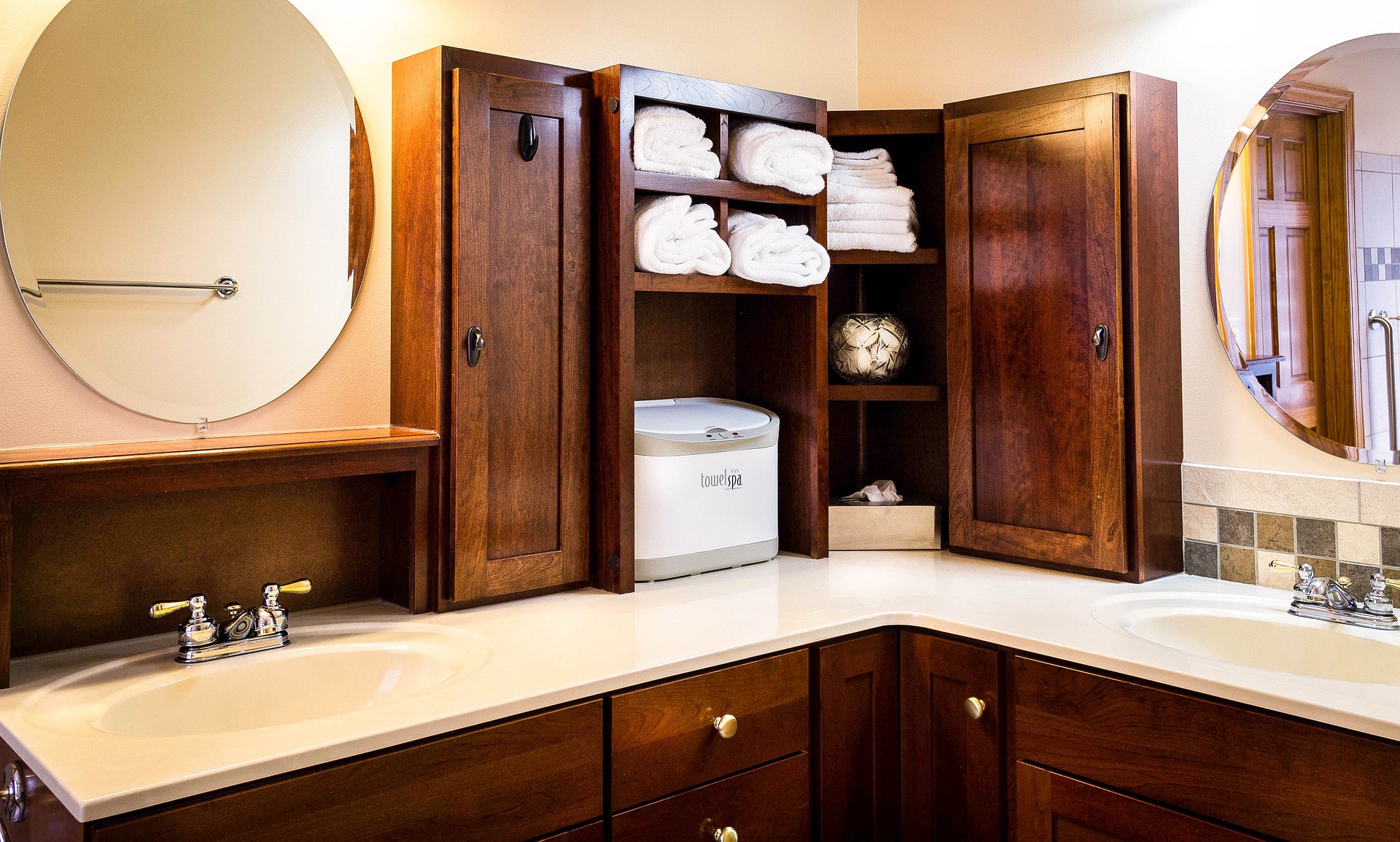 bathroom-670257_1920