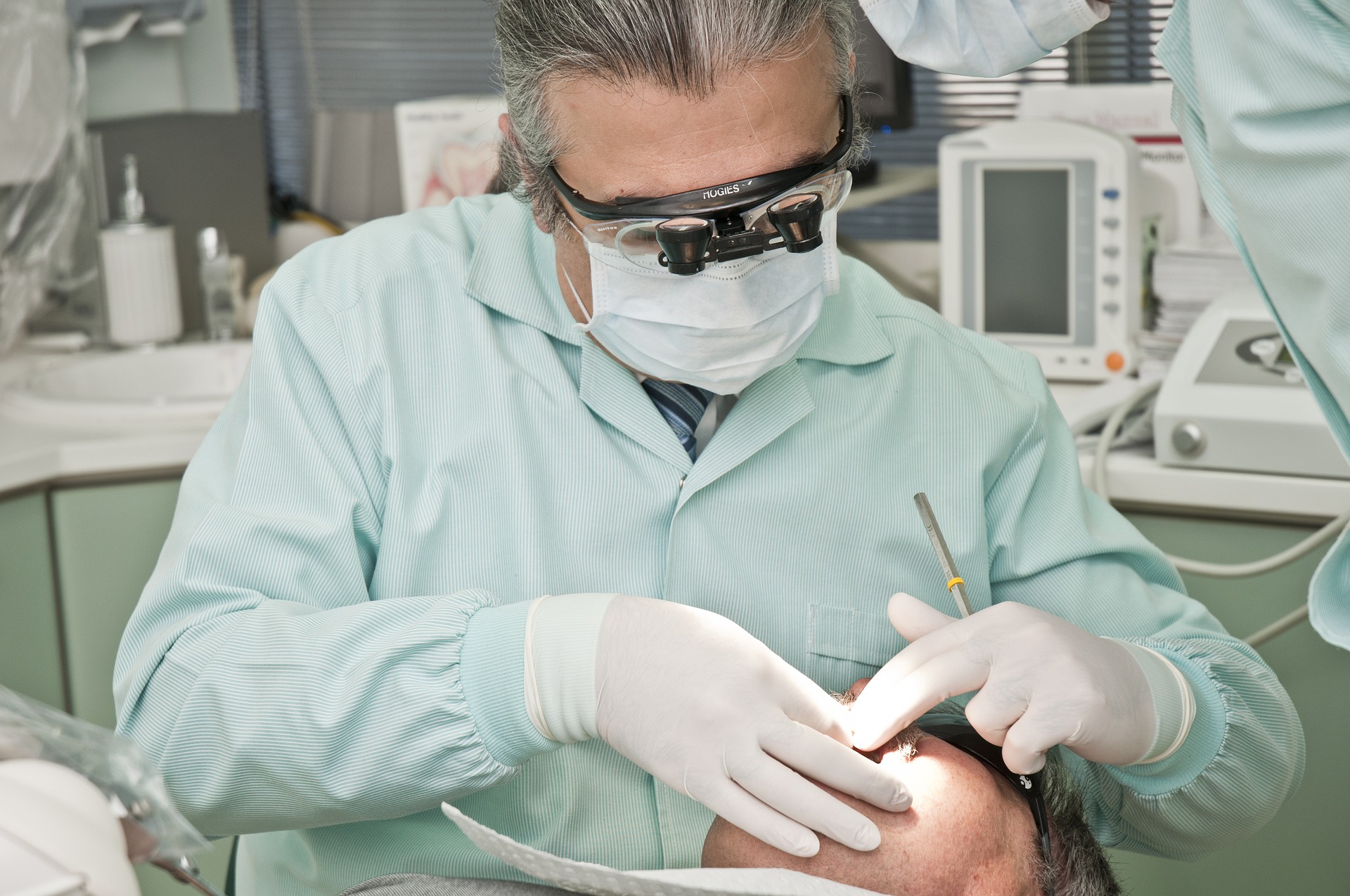 dentist-gfa376b789_1920