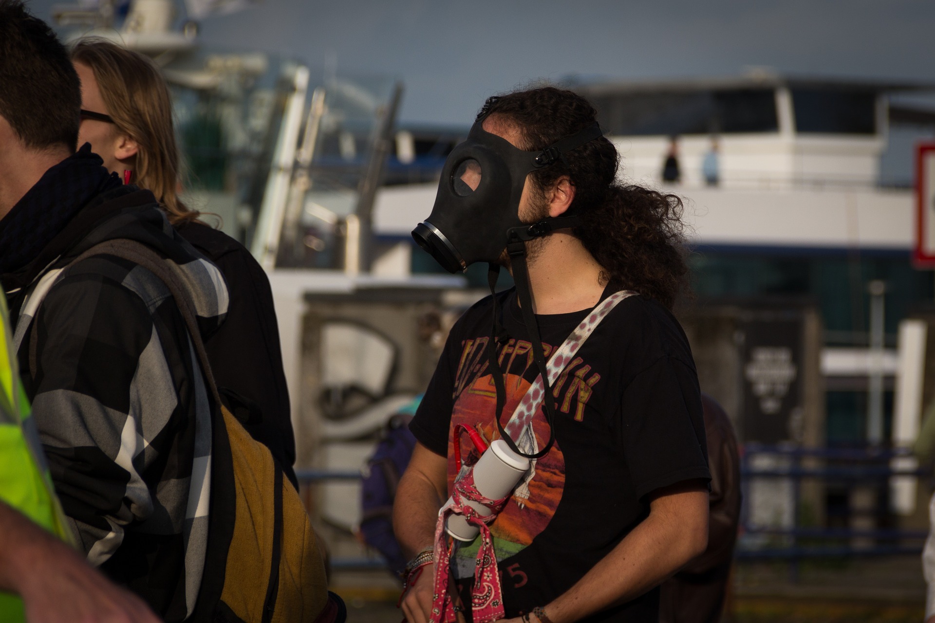gas-mask-718727_1920