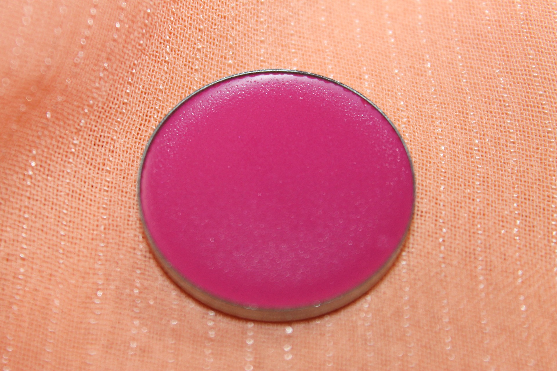 lip-color-548174_1920