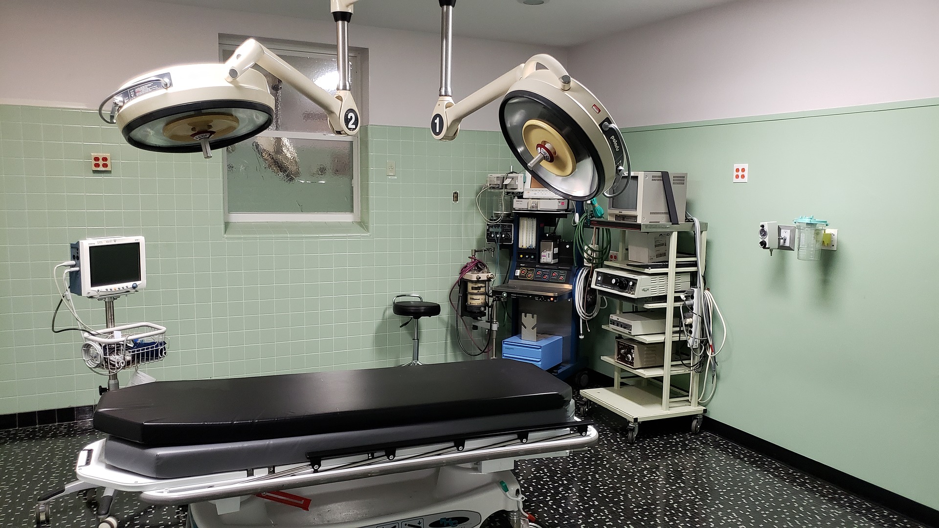 hospital-3736162_1920