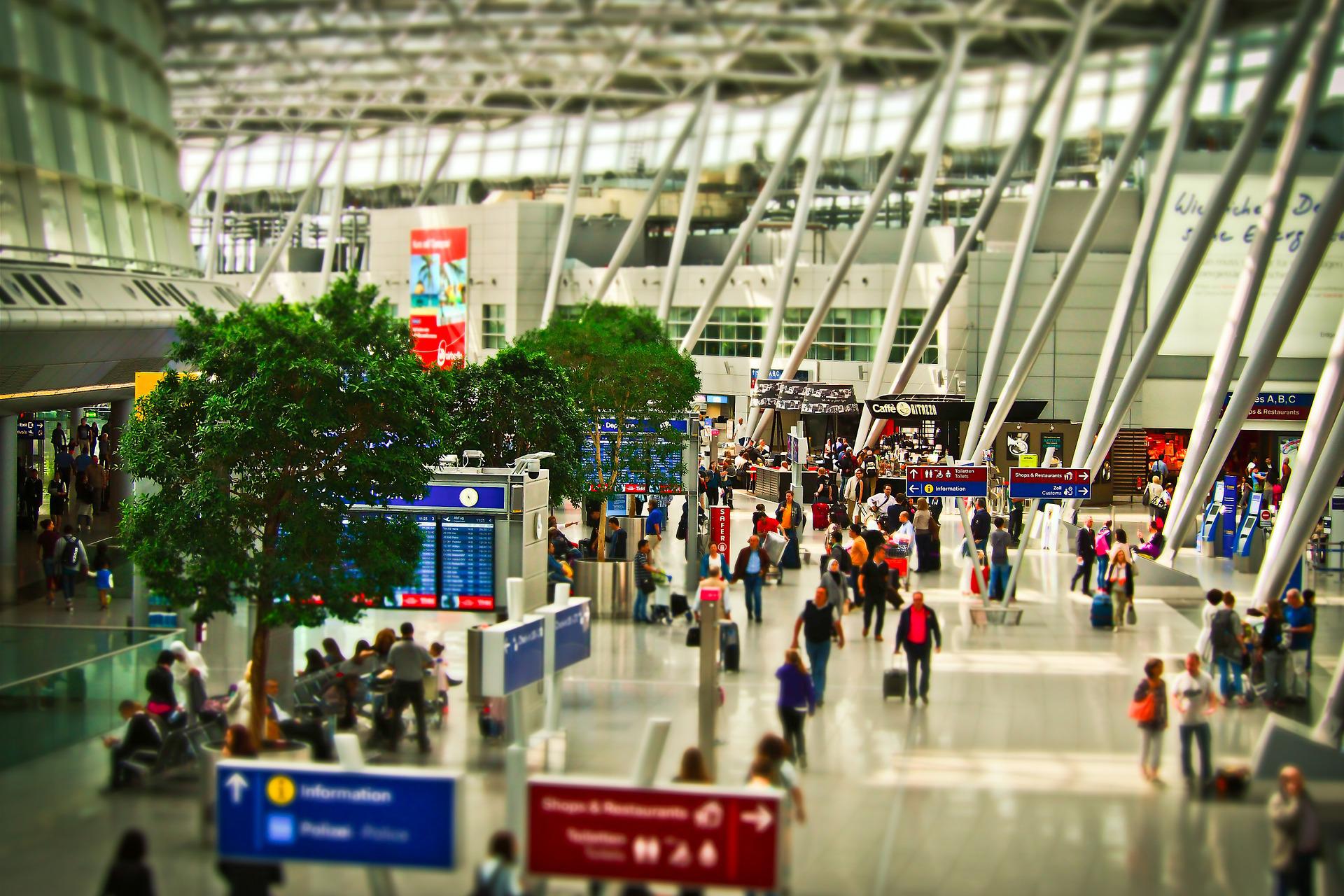 airport-1515448_1920