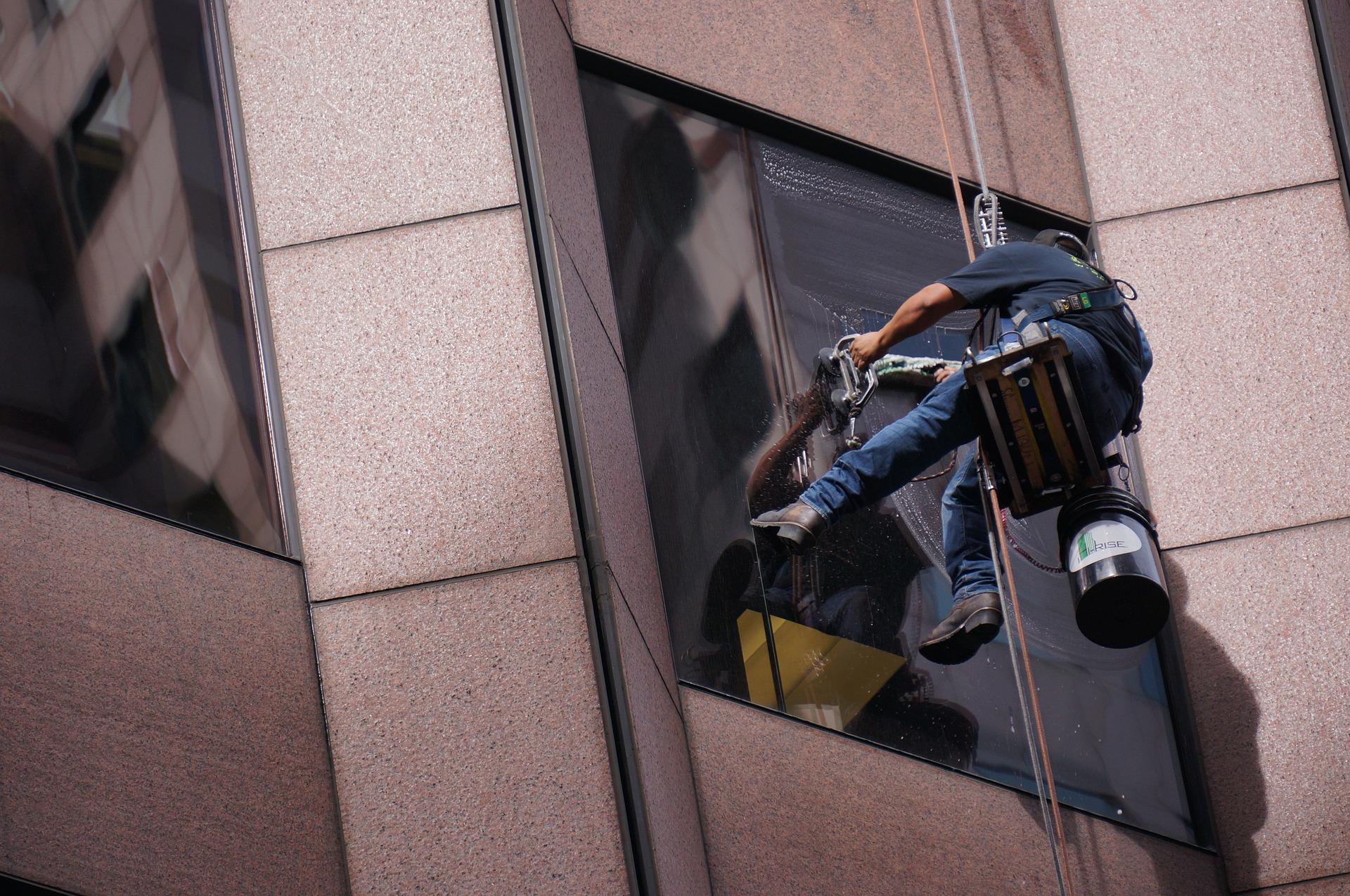 worker-3451345_1920