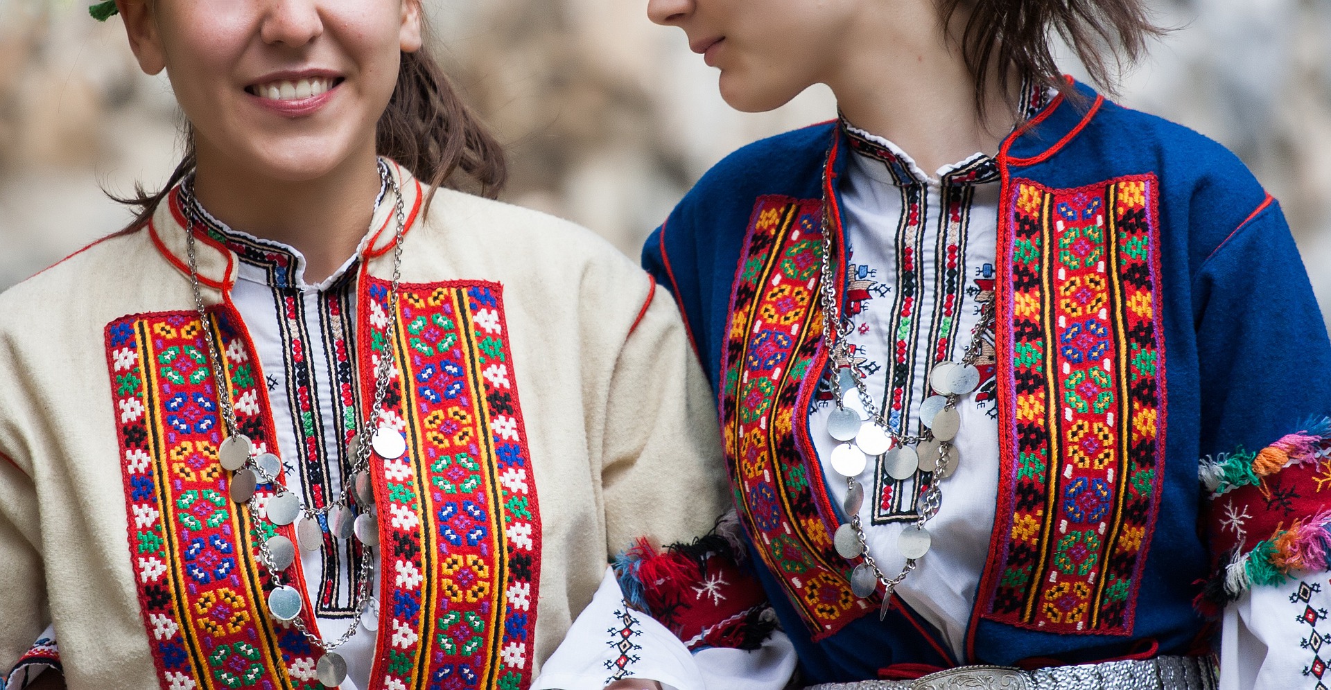 bulgarian-folk-costume-4017175_1920