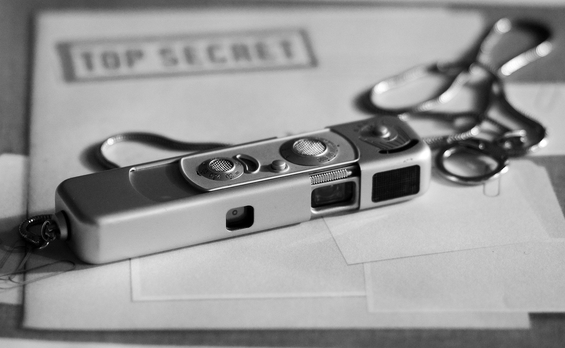 spy-camera-1702973_1920