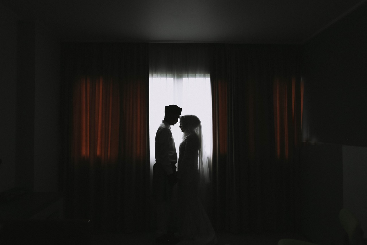 couple-7233818_1280 (1)